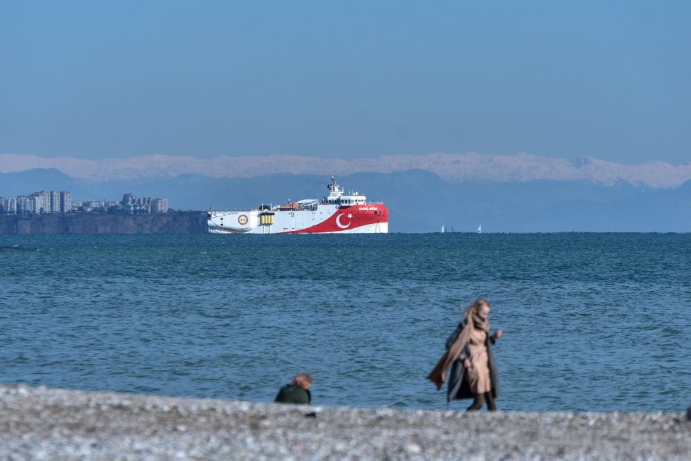 Oruç Reis, Antalya açıklarına demirledi