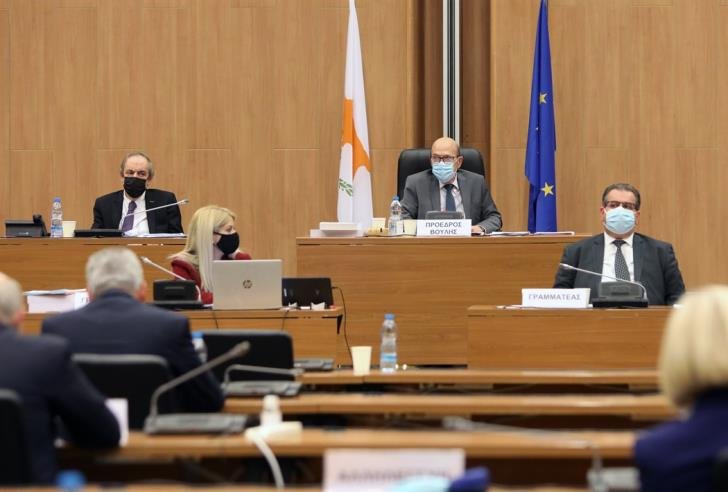 Rum Meclisi'nin yayınladığı 4 bin 500 kişilik yolsuzluk listesi ülkeyi karıştırdı