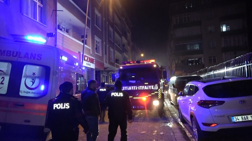 Yangını bırakıp gazeteciye saldırdılar