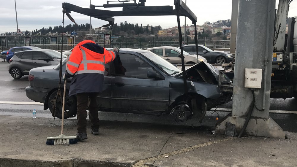 15 Temmuz Şehitler Köprüsü çıkışında kaza; 3 yaralı