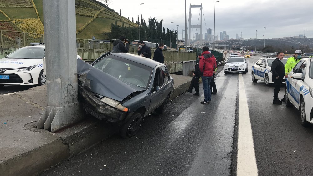 15 Temmuz Şehitler Köprüsü çıkışında kaza; 3 yaralı
