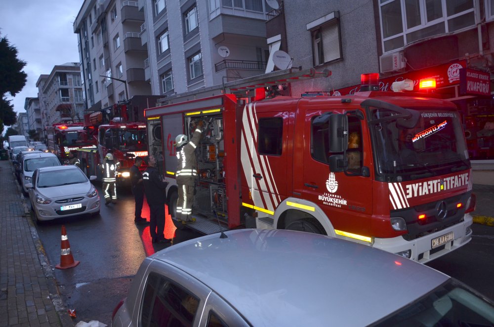 Avcılar'da yangına damacanalı müdahale
