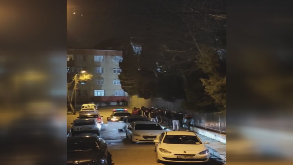 Bağcılar'da asker eğlencesi düzenleyen kişiler sokakta havaya ateş açtılar
