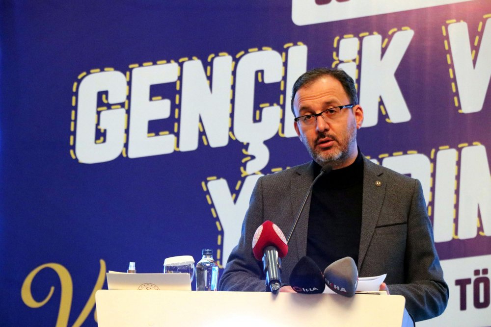 Bakan Kasapoğlu, Vanlı gençlerle şarkı söyledi