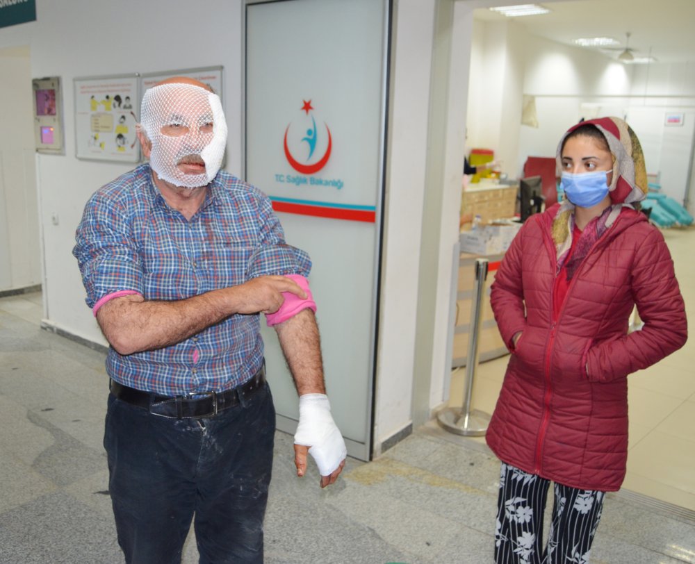 Çocuklarını köpek saldırısından kurtardı, kendi yaralandı: Mahalle halkı tarafından kurtarılan Eke, hastanede tedaviye alındı.
