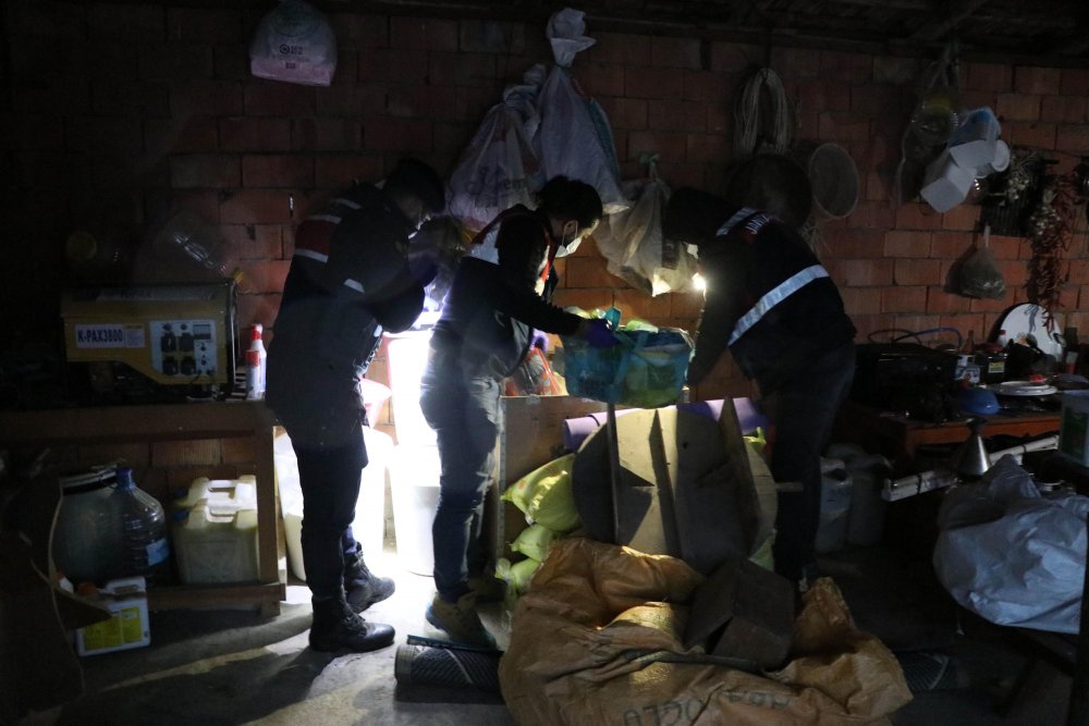 Denizli'de ormandan kesilen ağaçların gelirini zimmetine geçiren 4 kişi tutuklandı