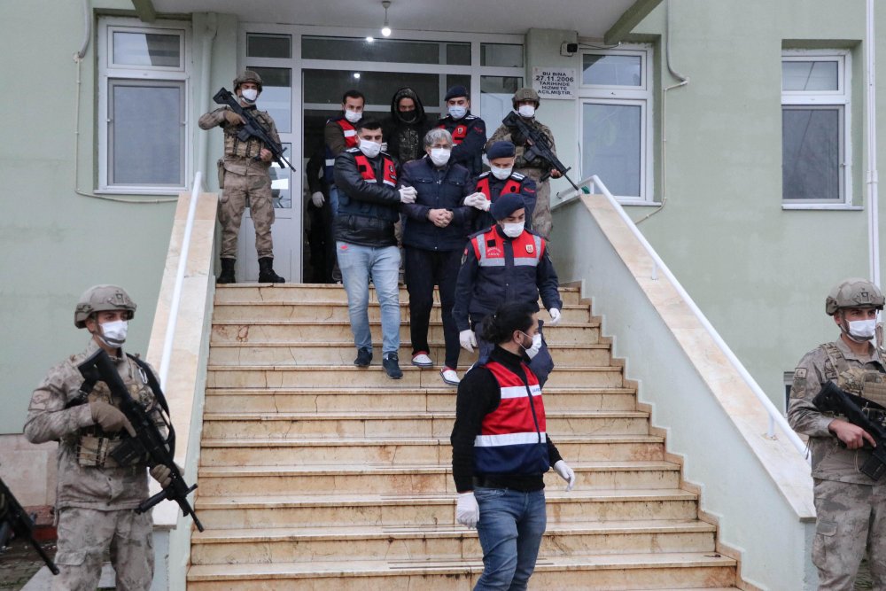 Denizli'de ormandan kesilen ağaçların gelirini zimmetine geçiren 4 kişi tutuklandı
