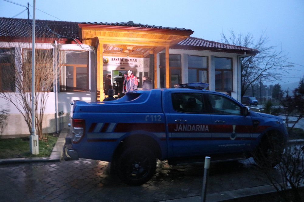 Denizli'de ormandan kesilen ağaçların gelirini zimmetine geçiren 4 kişi tutuklandı
