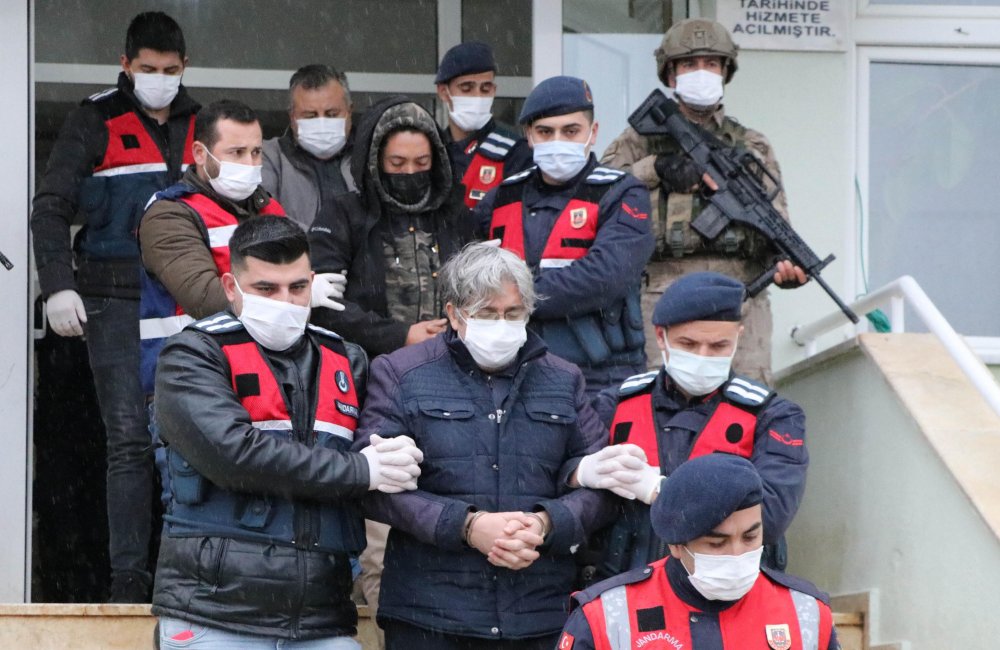 Denizli'de ormandan kesilen ağaçların gelirini zimmetine geçiren 4 kişi tutuklandı