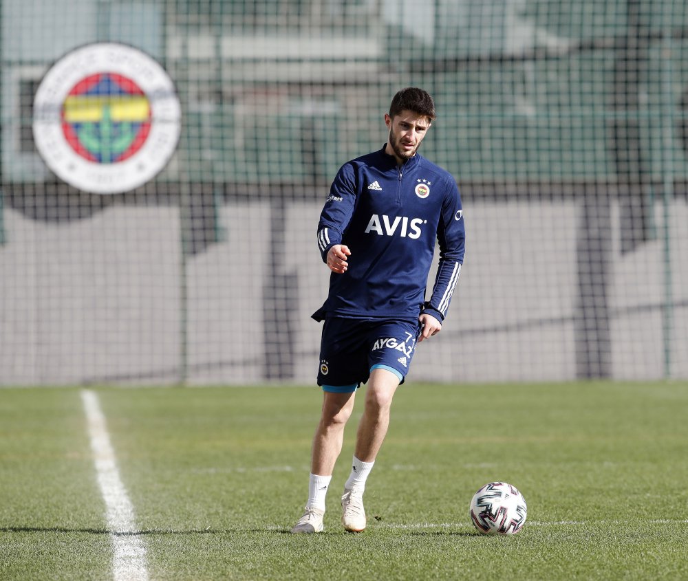 Ferdi Kadıoğlu, takımla çalışmalara başladı