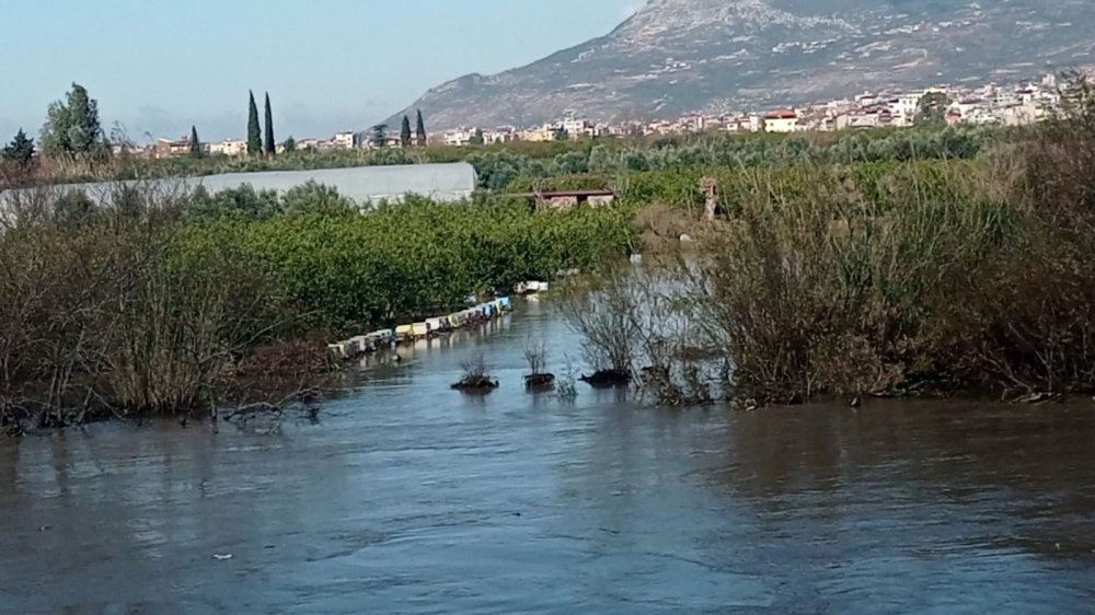 Hatay’da sağanak ve hortum