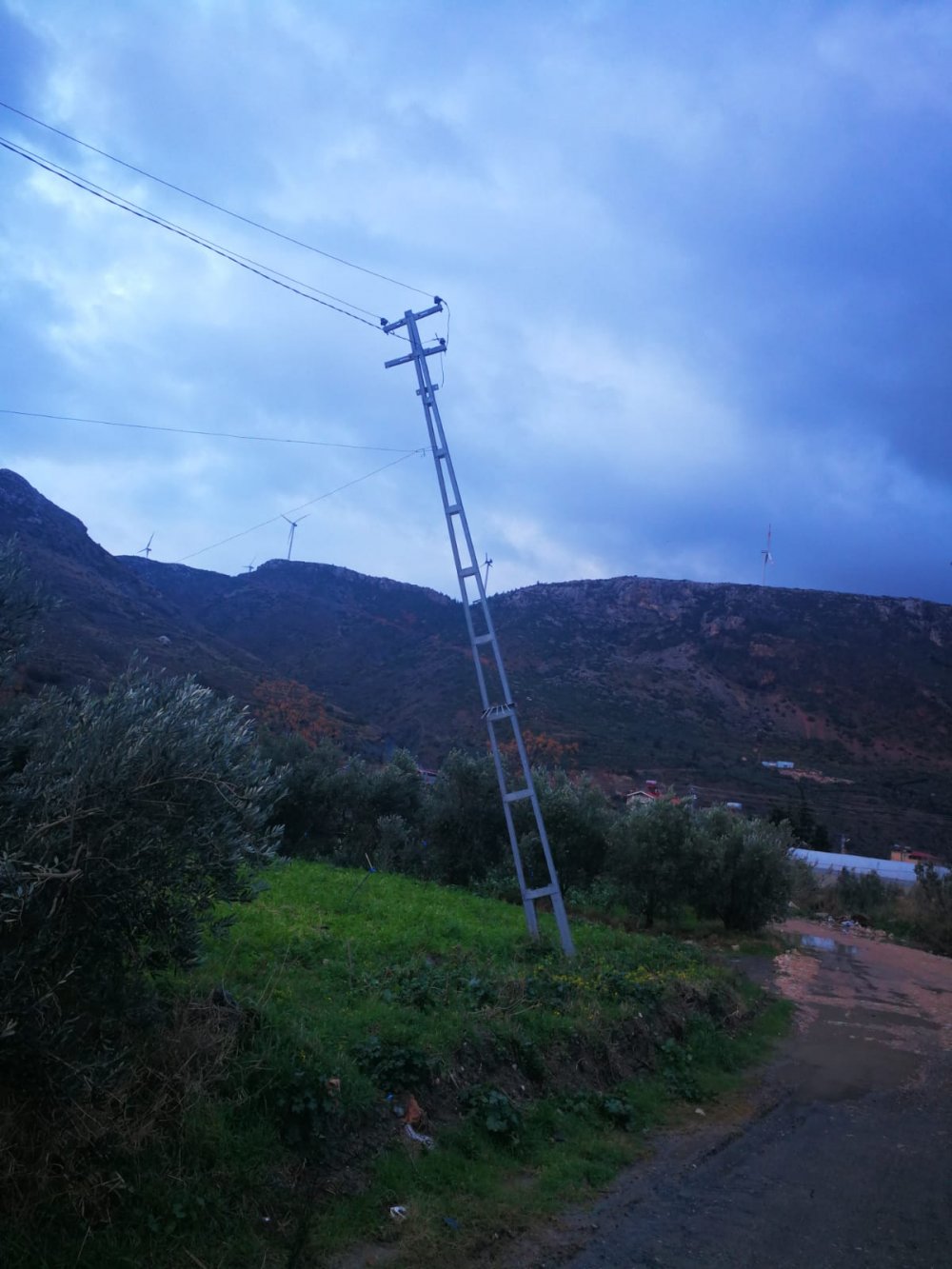 Hatay’da sağanak ve hortum