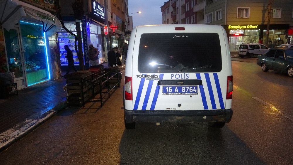 İki kişiyi yaralayan firari, yakalanacağını anlayınca kendini göğsünden vurdu