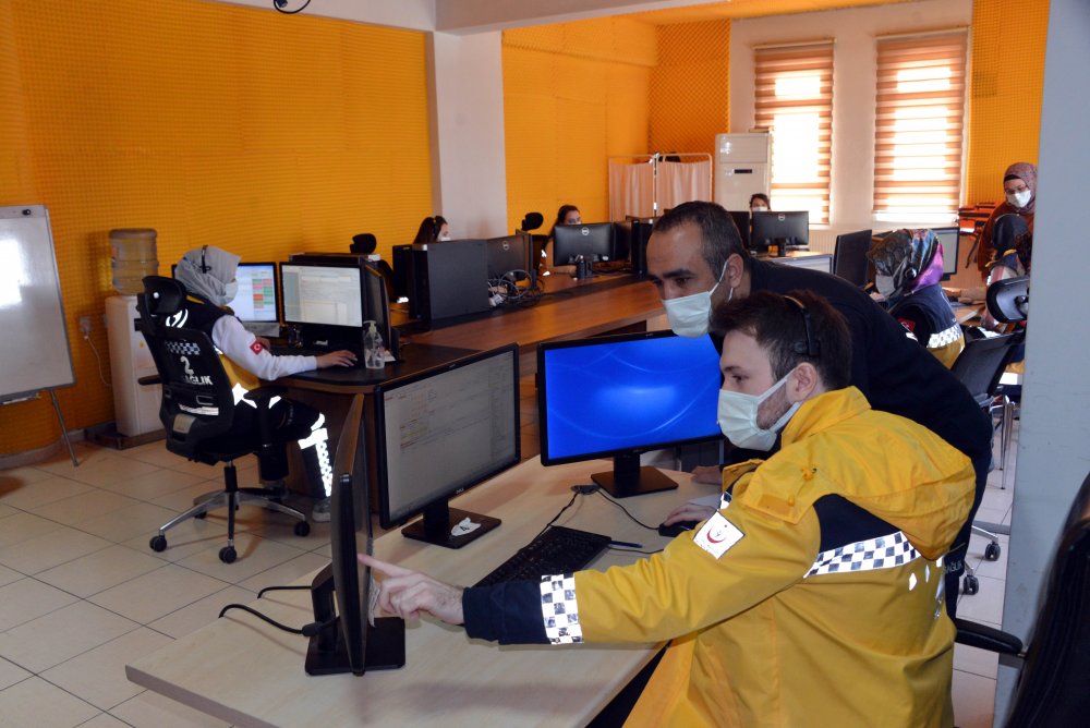 KAHRAMANMARAŞ 112 Acil Çağrı Merkezi'ne 2020 yılında yapılan çağrıların 510 bini asılsız çıktı: İneği için ambulans, halısını yıkatmak için itfaiye