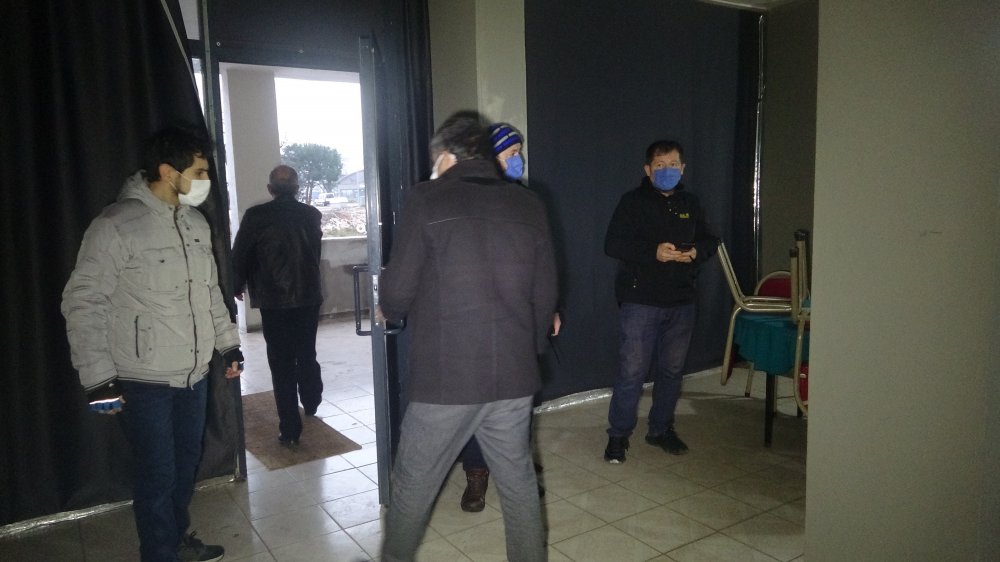Kamerayla önlem alıp, 3 aydır faaliyet gösteren kıraathaneye baskın