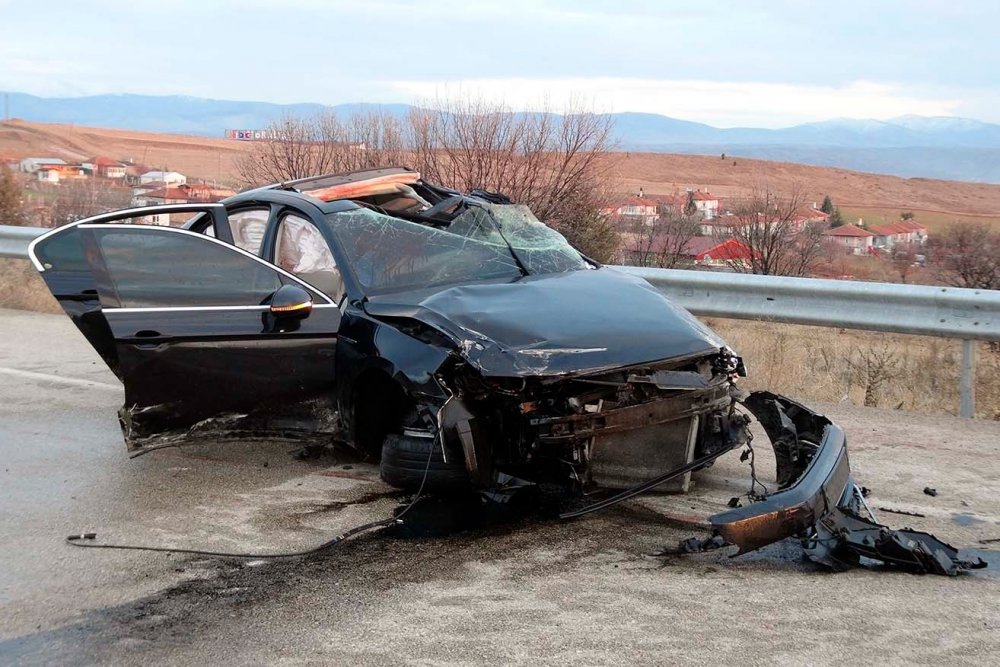 Kırıkkale'de kontrolden çıkan otomobil takla attı