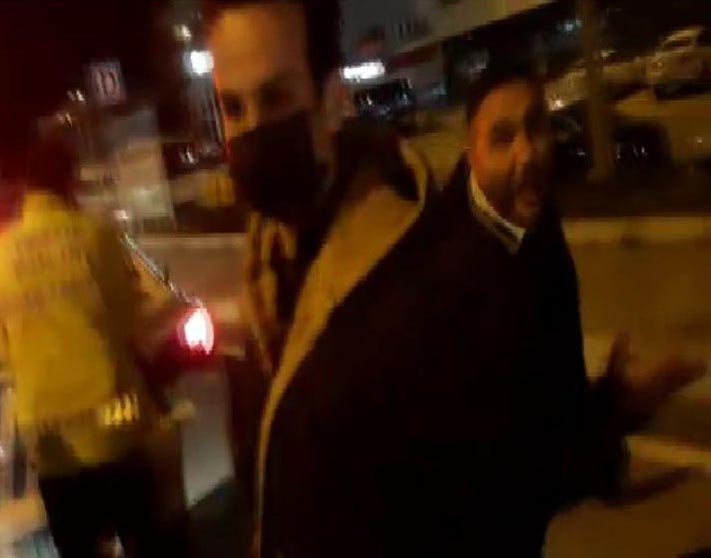 Kısıtlamada alkol alıp, trafiğe çıkan iki arkadaşa para cezası