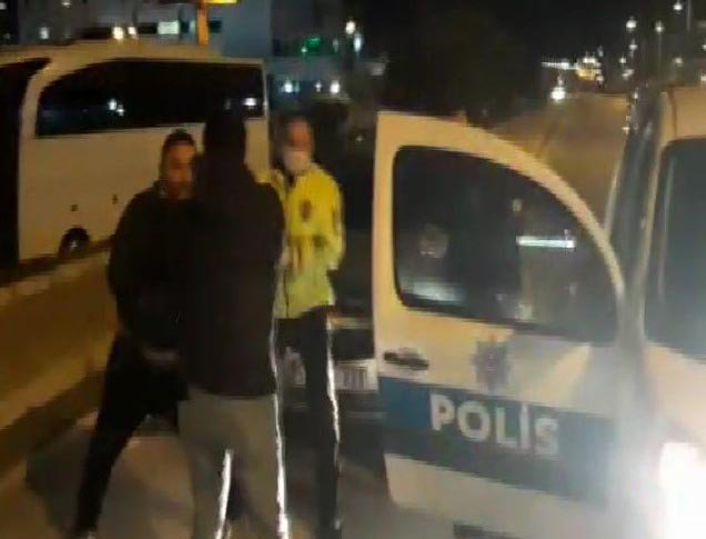 Kısıtlamada alkol alıp, trafiğe çıkan iki arkadaşa para cezası