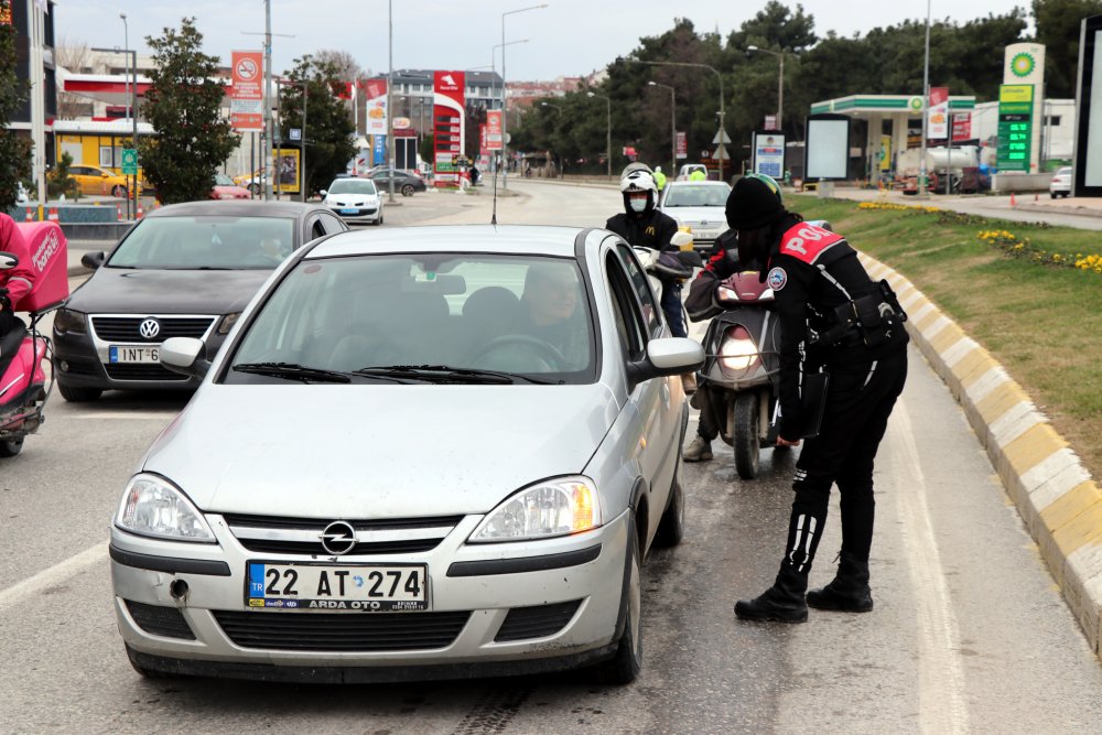 Kısıtlamada izin belgesi olmayan sürücüden, ‘valiyle görüşün’ savunması