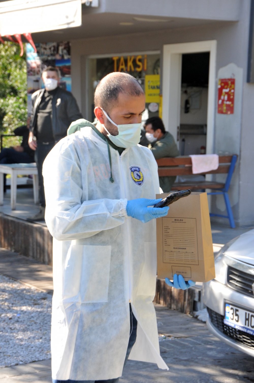 Konyaaltı Sahili'nde 2 tabanca bulundu