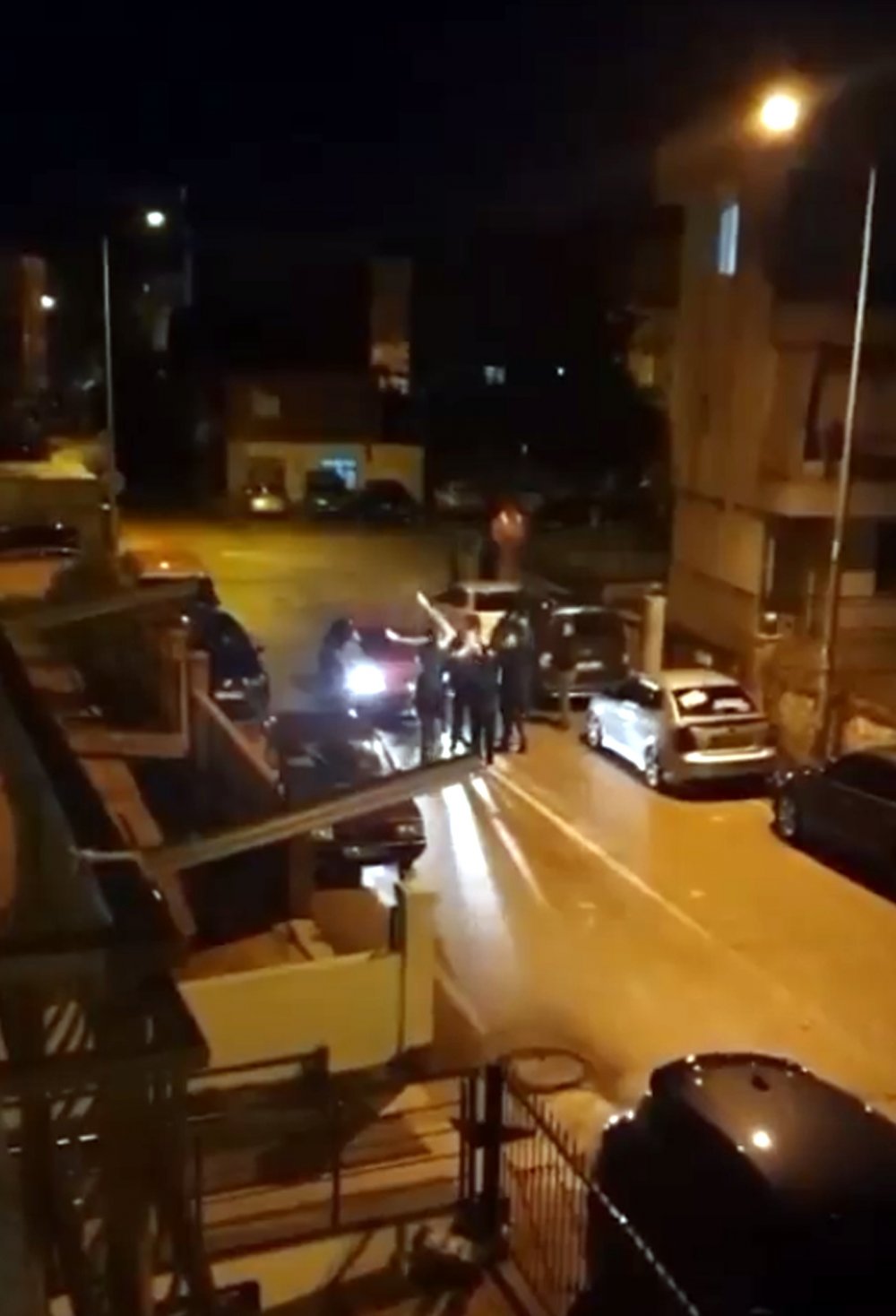 Koronavirüsü unutturan asker eğlenceleri
