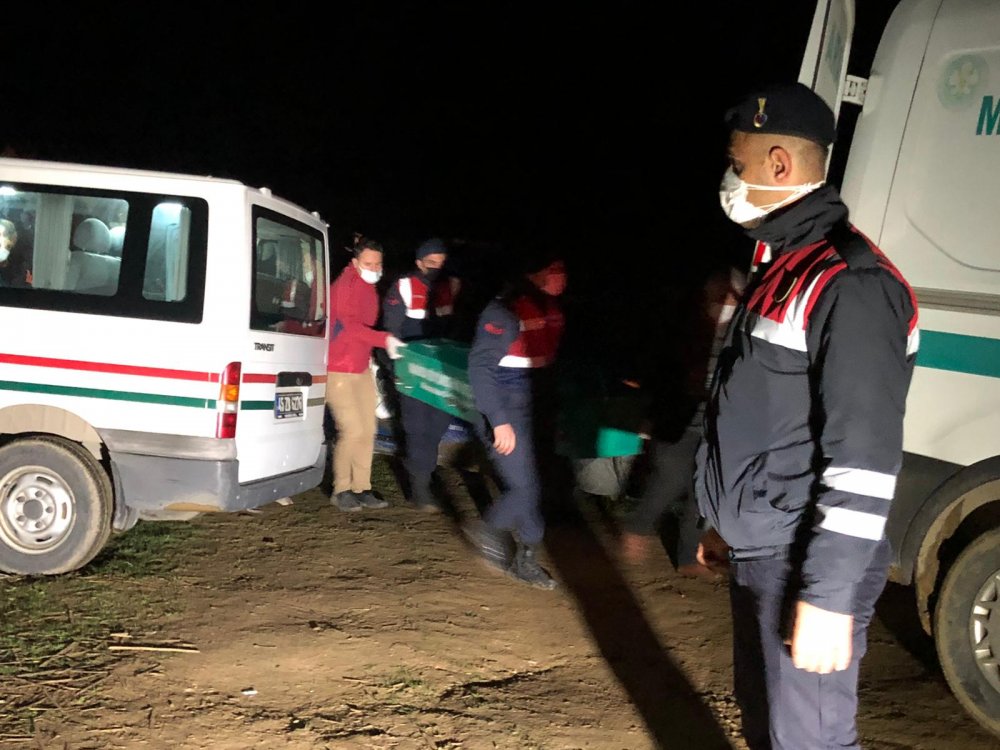 Manisa'da 4 genç otomobilde başlarından vurularak hayatlarına son verildi