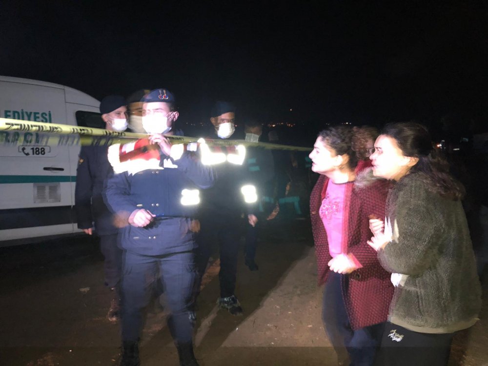 Manisa'da 4 genç otomobilde başlarından vurularak hayatlarına son verildi