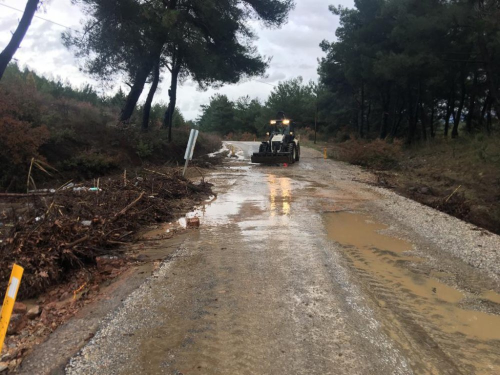 Manisa'da şiddetli yağış etkili oldu