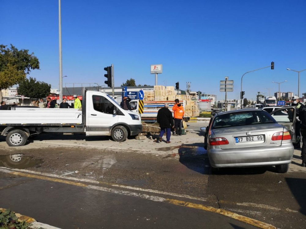 Mersin'de 4 aracın karıştığı zincirleme kaza