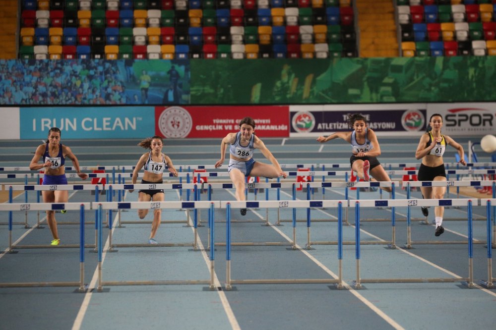 Milli atletlerden Salon Deneme Yarışları'nda yeni rekor