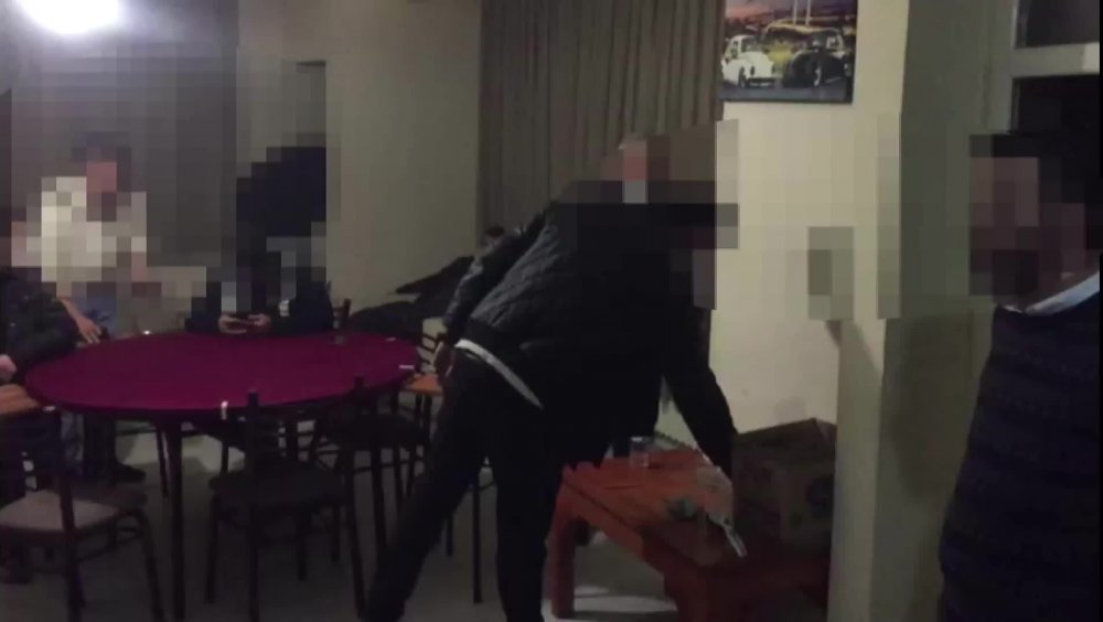 Mühürlenen kahvehanede bulunan 13 kişiye ceza 