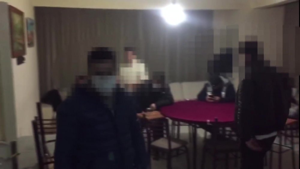 Mühürlenen kahvehanede bulunan 13 kişiye ceza 