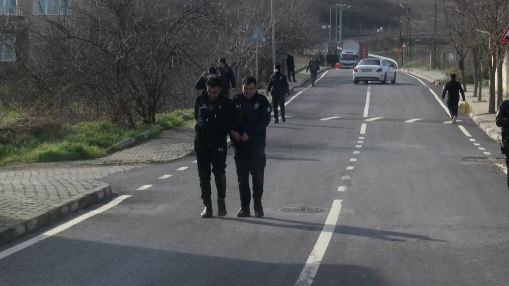 Polisin 'dur' ihtarına uymayarak kaçan 4 kişiden 1'i uyarı ateşinde hayatını kaybetti