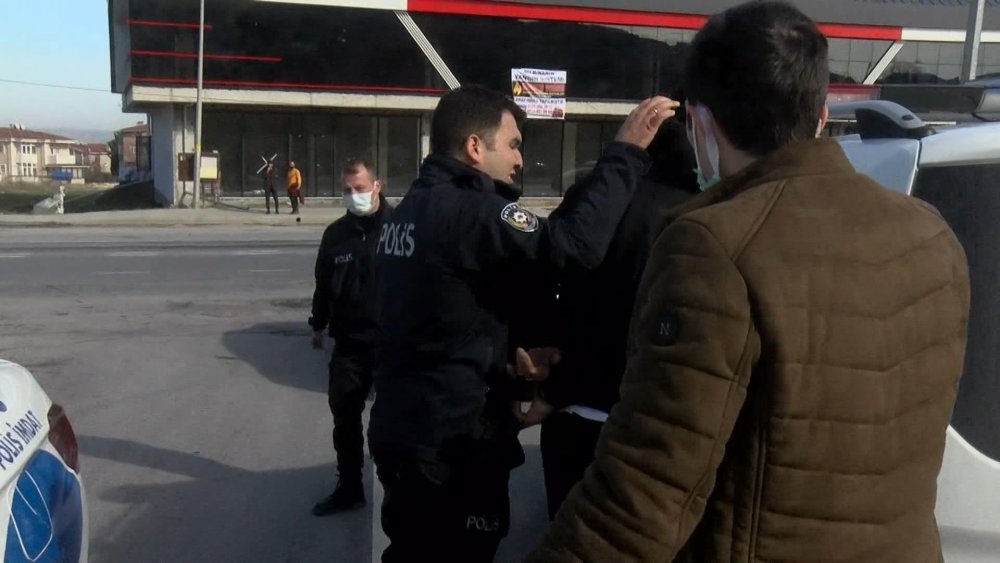 Polisin 'dur' ihtarına uymayarak kaçan 4 kişiden 1'i uyarı ateşinde hayatını kaybetti
