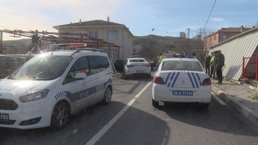 Polisin 'dur' ihtarına uymayarak kaçan 5 kişiden 1'i uyarı ateşinde ağır yaralandı