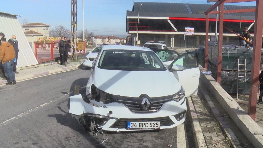 Polisin 'dur' ihtarına uymayarak kaçan 5 kişiden 1'i uyarı ateşinde ağır yaralandı