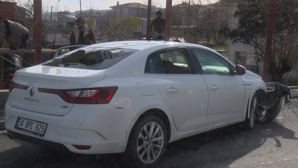 Polisin 'dur' ihtarına uymayarak kaçan 5 kişiden 1'i uyarı ateşinde ağır yaralandı