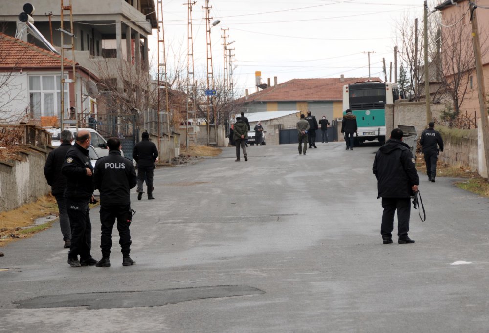 Pompalı tüfekle rastgele ateş açan genci, özel harekât polisleri etkisiz hale getirdi