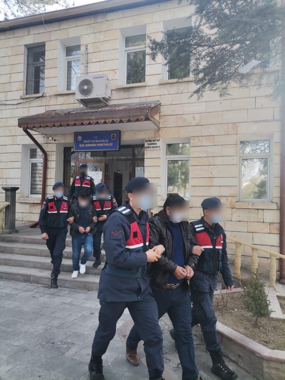 Sahte altın satan baba ile 2 oğlu tutuklandı