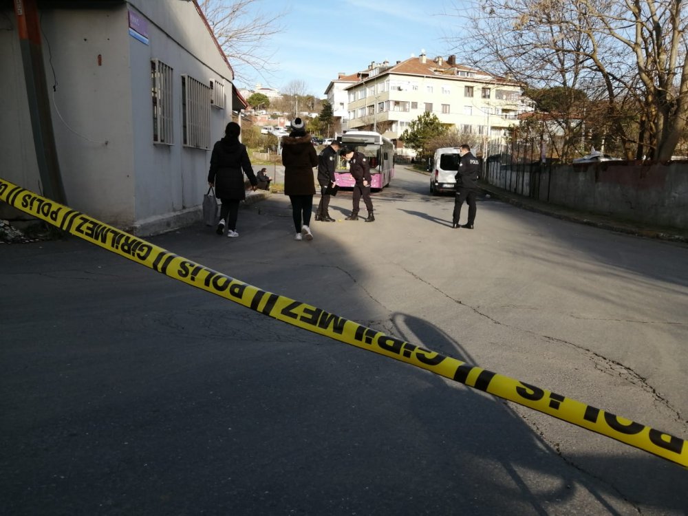 Sarıyer'de durakta otobüs bekleyen kişiye silahla ateş açıldı