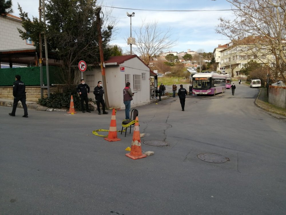 Sarıyer'de durakta otobüs bekleyen kişiye silahla ateş açıldı