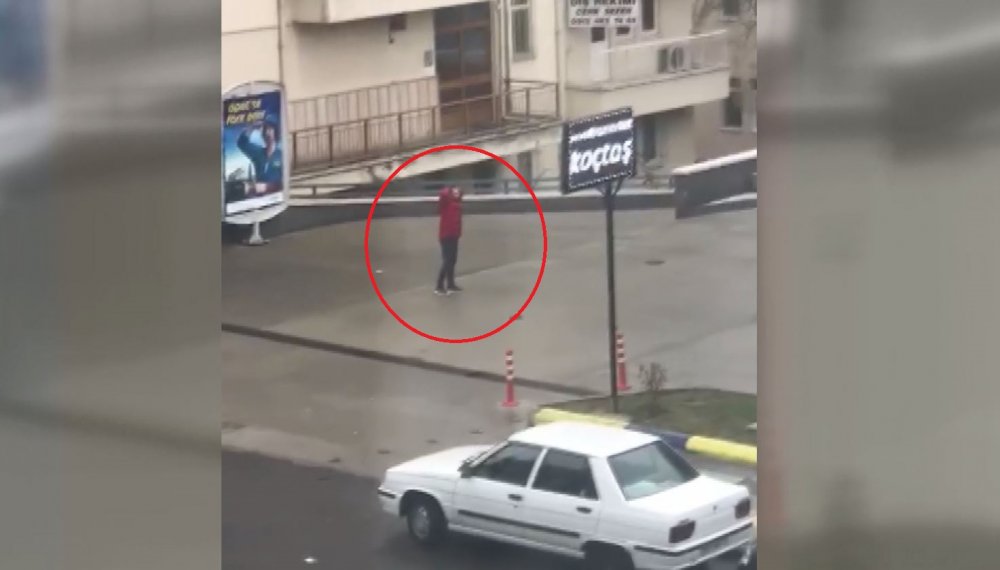Tartıştığı arkadaşını sokak ortasında hayatına son verdi