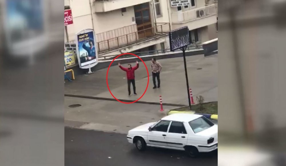 Tartıştığı arkadaşını sokak ortasında hayatına son verdi