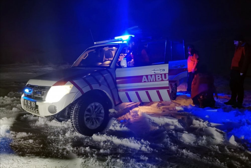 Van'da iki kadın hasta, 5 saatlik çalışmayla kurtarılarak hastaneye ulaştırıldı