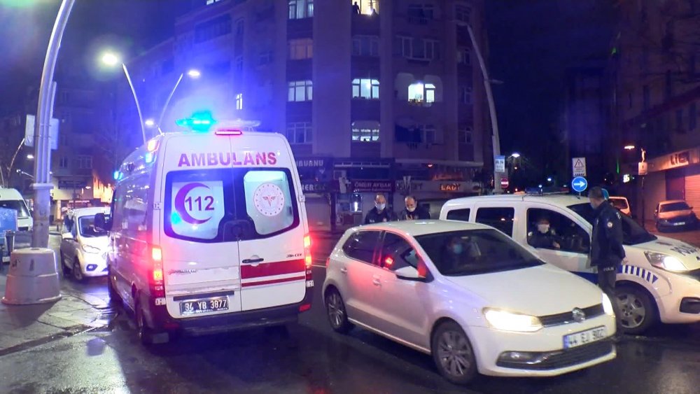 Zeytinburnu'nda bir kişi gasp edilirken bıçaklandı
