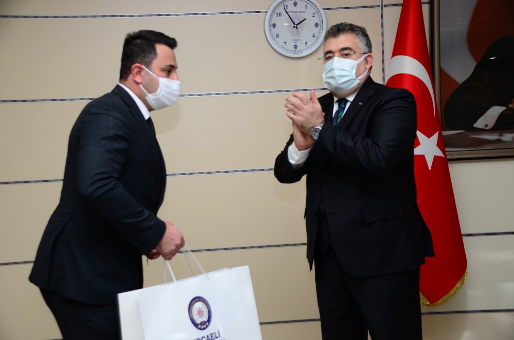900 bin liralık rüşveti geri çeviren polisler ödüllendirildi