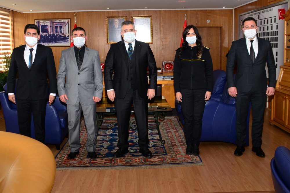 900 bin liralık rüşveti geri çeviren polisler ödüllendirildi