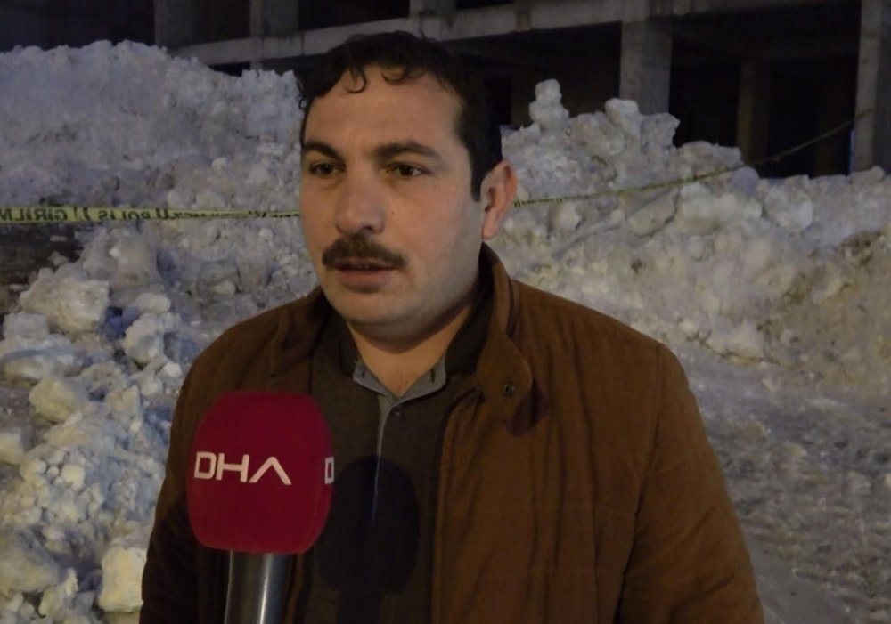 Bitlis'te çatıdan tonlarca kar kütlesi düştü: 3 kişi yaralı