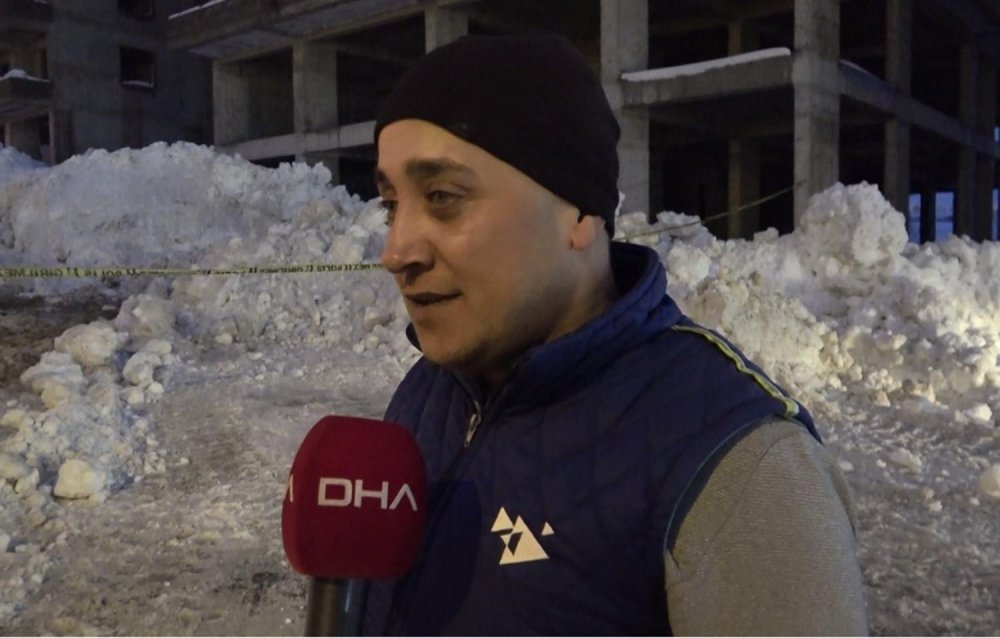 Bitlis'te çatıdan tonlarca kar kütlesi düştü: 3 kişi yaralı