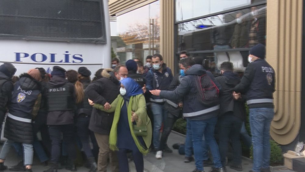 Boğaziçi Üniversitesi çevresinde toplanan gruplar gözaltına allındı